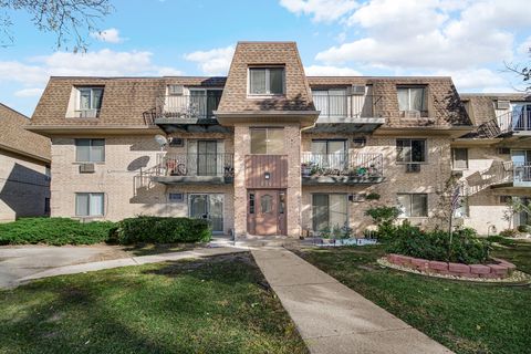 Photo of 270 Shorewood Drive #GA, Glendale Heights, IL 60139 (MLS # 12505252) Photo of 270 Shorewood Drive #GA, Glendale Heights, IL 60139 (MLS # 12505252)