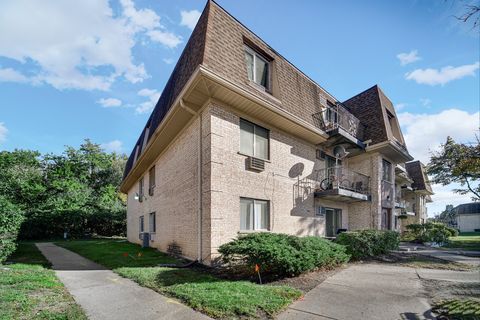 Tiny photo for 270 Shorewood Drive #GA, Glendale Heights, IL 60139 (MLS # 12505252)