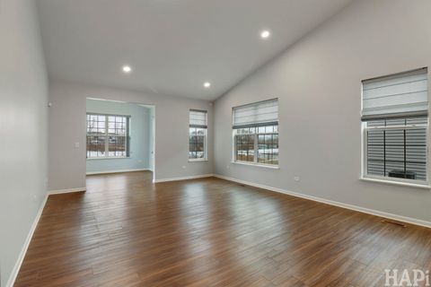 Tiny photo for 1058 Honey Locust Drive, Crystal Lake, IL 60012 (MLS # 12548752)