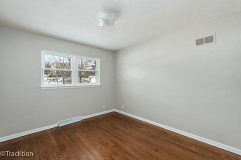 Tiny photo for 102 Grove Avenue, Glen Ellyn, IL 60137 (MLS # 12556073)
