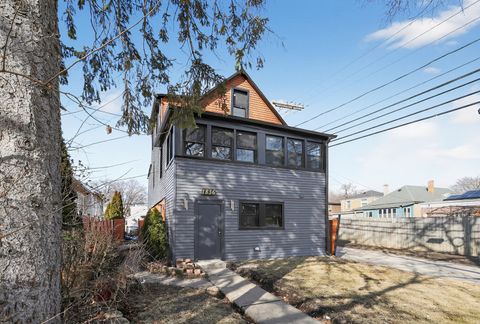 Tiny photo for 1836 Hartrey Avenue, Evanston, IL 60201 (MLS # 12569304)