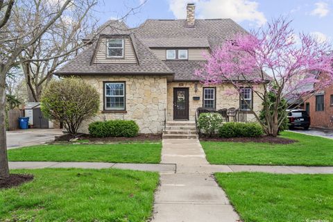 Photo of 397 S Holly Avenue, Elmhurst, IL 60126 (MLS # 12635732)