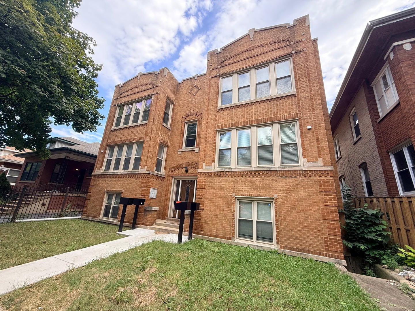 1025 S Austin Boulevard 2N
