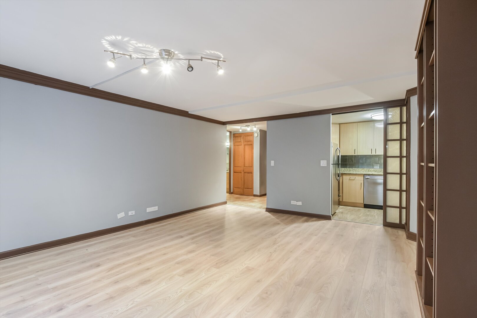 233 E Erie Street 1610