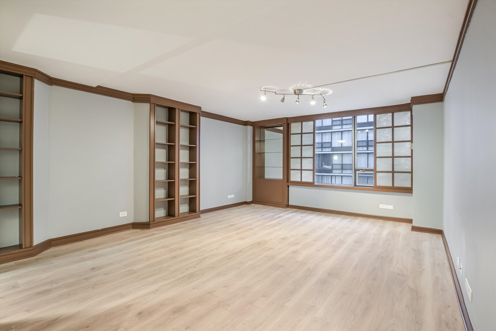 233 E Erie Street 1610