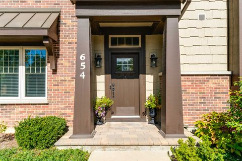 Tiny photo for 654 Parkside Court, Libertyville, IL 60048 (MLS # 12492232)