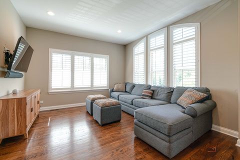 Tiny photo for 654 Parkside Court, Libertyville, IL 60048 (MLS # 12492232)