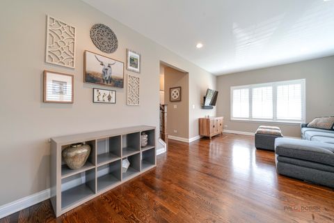 Tiny photo for 654 Parkside Court, Libertyville, IL 60048 (MLS # 12492232)