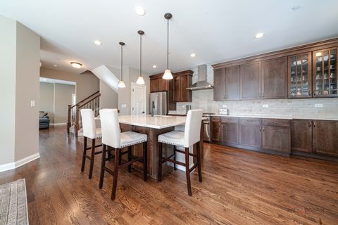 Tiny photo for 654 Parkside Court, Libertyville, IL 60048 (MLS # 12492232)