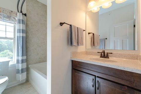 Tiny photo for 654 Parkside Court, Libertyville, IL 60048 (MLS # 12492232)