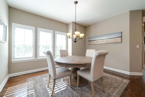Tiny photo for 654 Parkside Court, Libertyville, IL 60048 (MLS # 12492232)