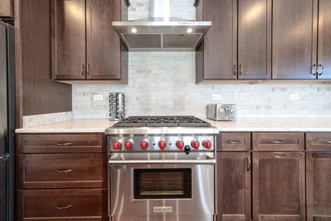Tiny photo for 654 Parkside Court, Libertyville, IL 60048 (MLS # 12492232)
