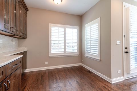 Tiny photo for 654 Parkside Court, Libertyville, IL 60048 (MLS # 12492232)
