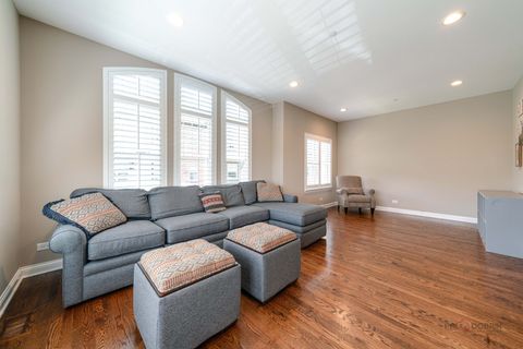 Tiny photo for 654 Parkside Court, Libertyville, IL 60048 (MLS # 12492232)