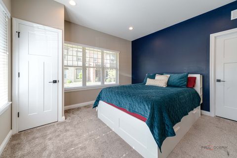Tiny photo for 654 Parkside Court, Libertyville, IL 60048 (MLS # 12492232)