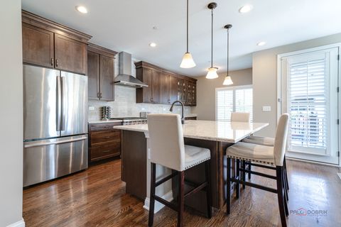 Tiny photo for 654 Parkside Court, Libertyville, IL 60048 (MLS # 12492232)