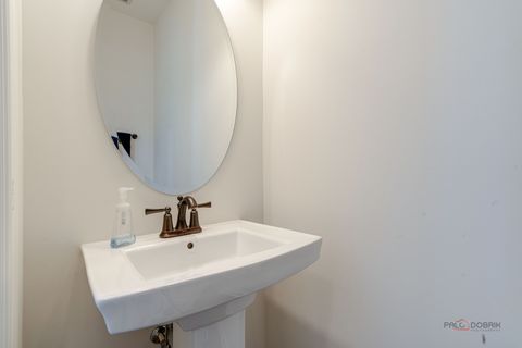 Tiny photo for 654 Parkside Court, Libertyville, IL 60048 (MLS # 12492232)