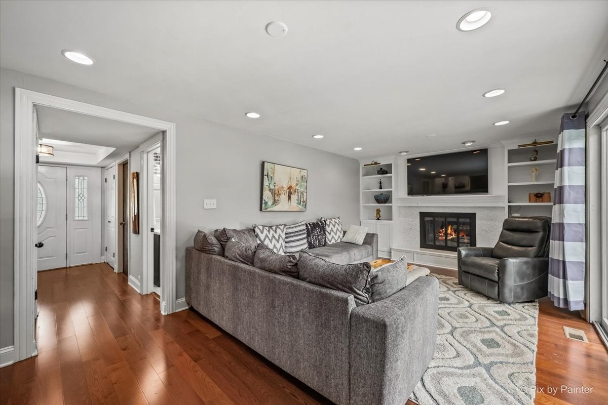 2012 N Kennicott Drive