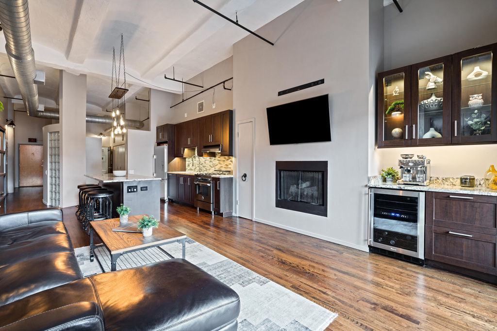 1000 W Washington Boulevard 420