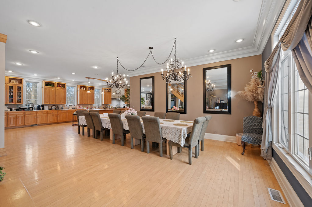 28W280 Oak Creek Court