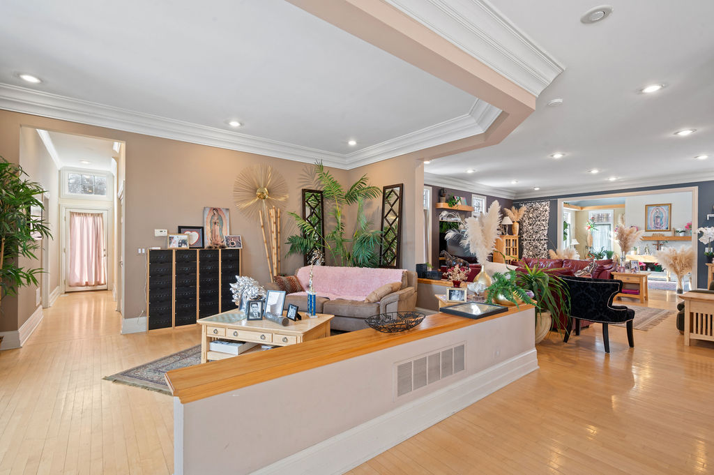 28W280 Oak Creek Court