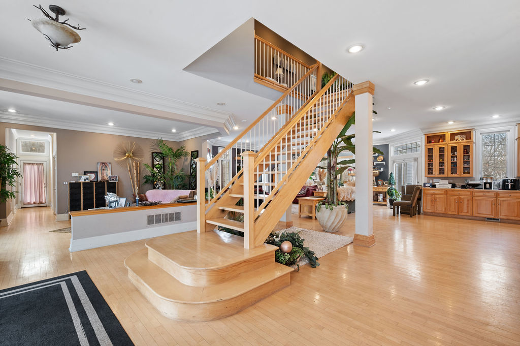 28W280 Oak Creek Court