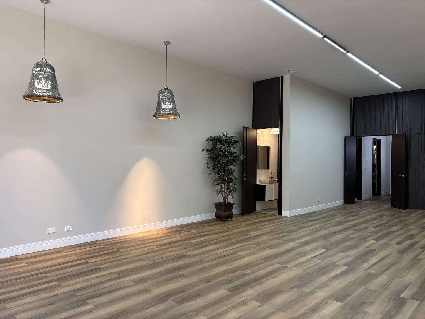 833 N California Avenue 1C