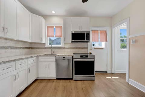 Tiny photo for 2419 W Berenice Avenue, Chicago, IL 60618 (MLS # 12646069)