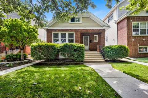 Photo of 2419 W Berenice Avenue, Chicago, IL 60618 (MLS # 12646069)