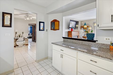 Tiny photo for 475 SHENSTONE Road #304, Riverside, IL 60546 (MLS # 12564083)