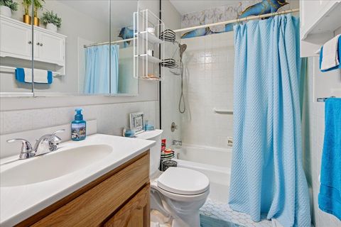 Tiny photo for 475 SHENSTONE Road #304, Riverside, IL 60546 (MLS # 12564083)