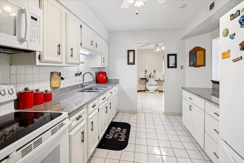 Tiny photo for 475 SHENSTONE Road #304, Riverside, IL 60546 (MLS # 12564083)