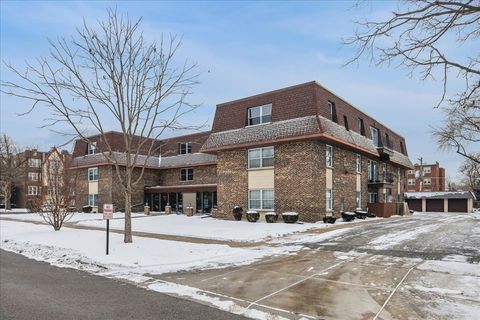 Tiny photo for 475 SHENSTONE Road #304, Riverside, IL 60546 (MLS # 12564083)