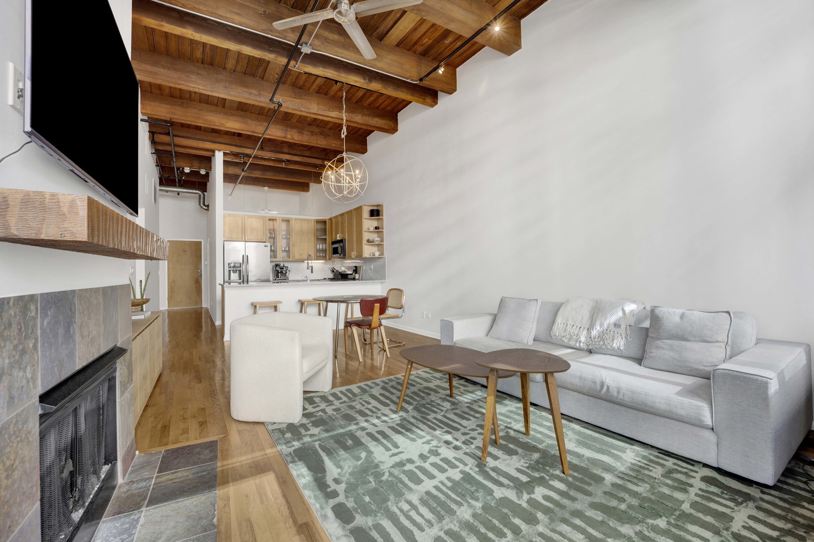 525 W Superior Street 322