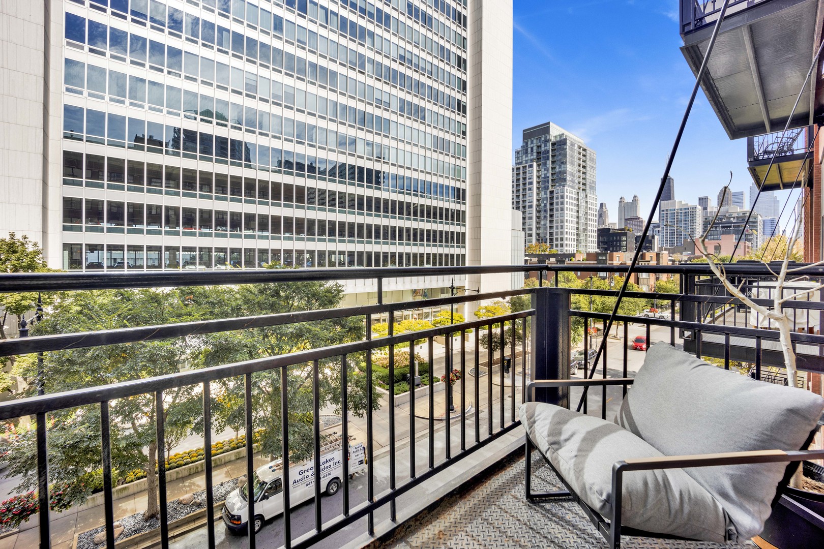 525 W Superior Street 322