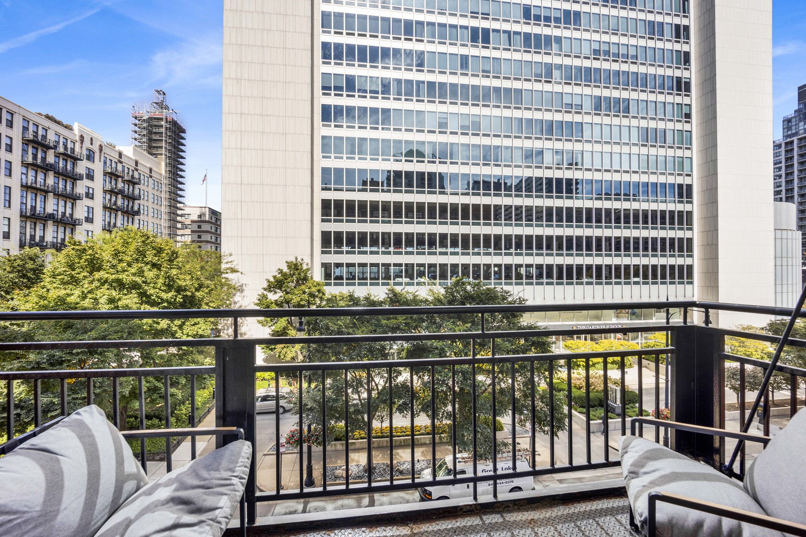525 W Superior Street 322
