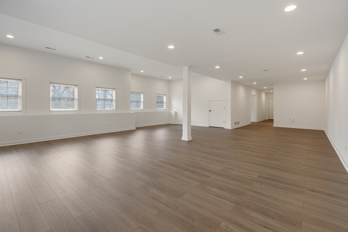 122 Lincolnwood Court