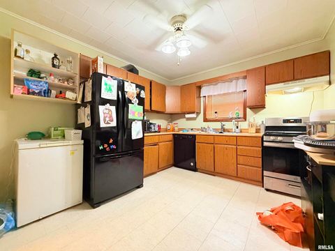 Tiny photo for 504 W SOUTH Street, Harrisburg, IL 62946 (MLS # EB460538)