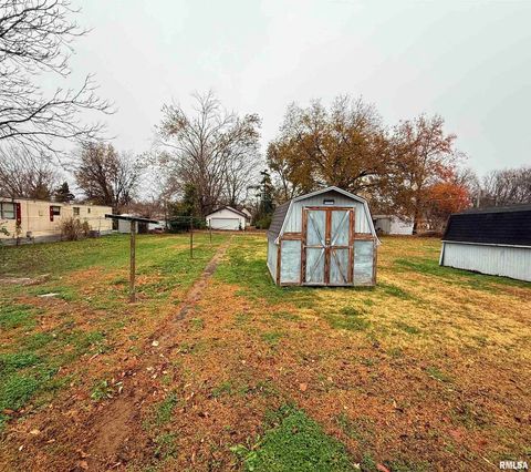 Tiny photo for 504 W SOUTH Street, Harrisburg, IL 62946 (MLS # EB460538)