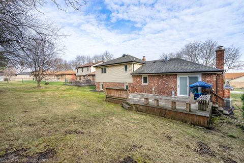 Tiny photo for 403 Whipple Lane, Westmont, IL 60559 (MLS # 12600374)