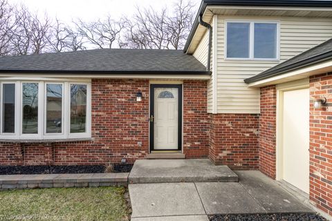 Tiny photo for 403 Whipple Lane, Westmont, IL 60559 (MLS # 12600374)