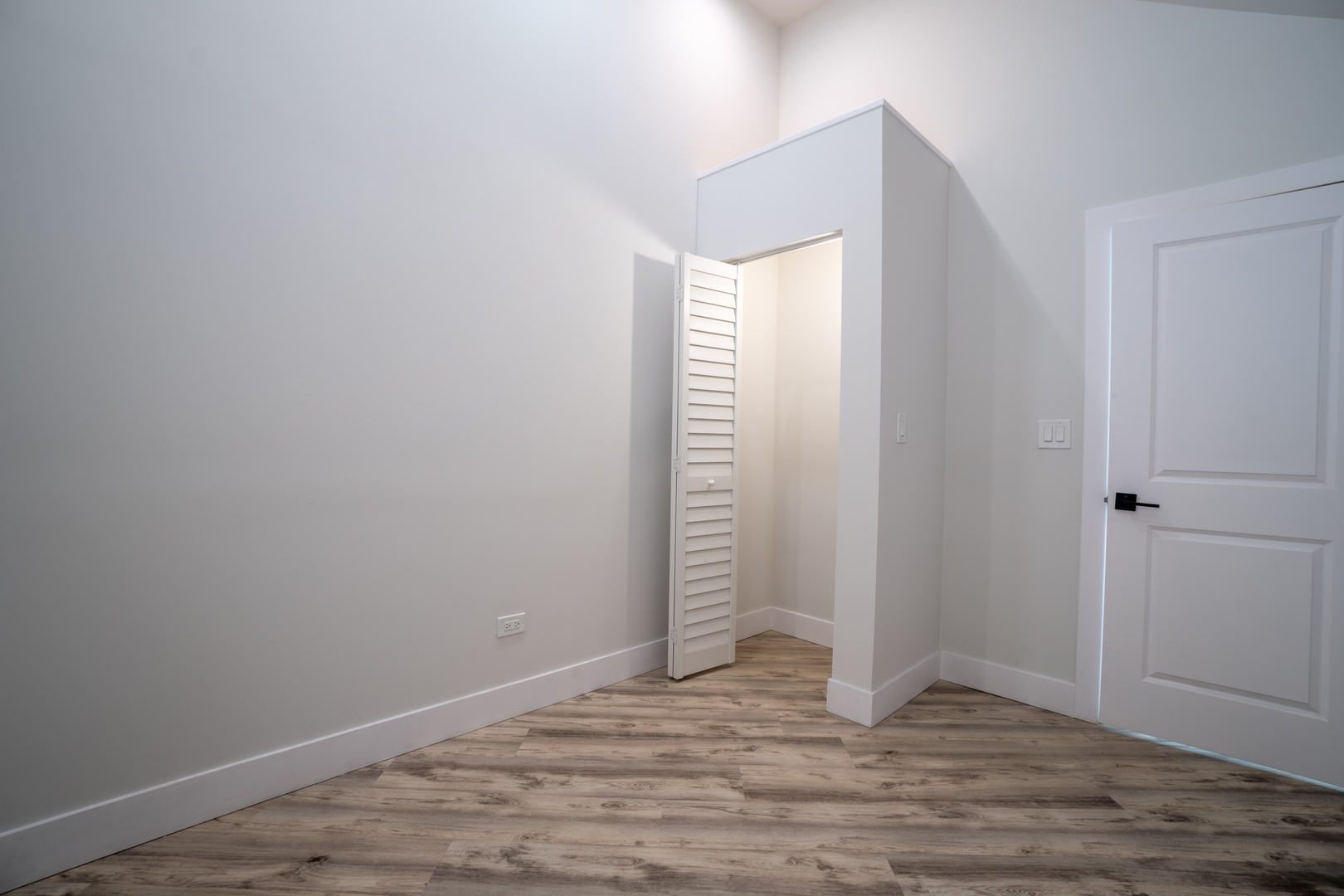 1425 W 16th Street
