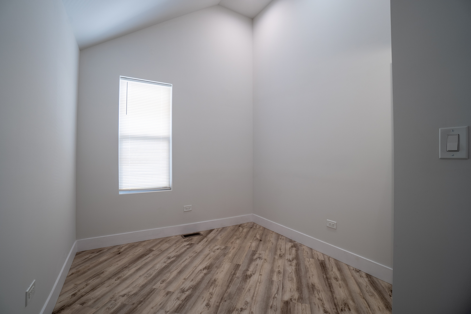 1425 W 16th Street