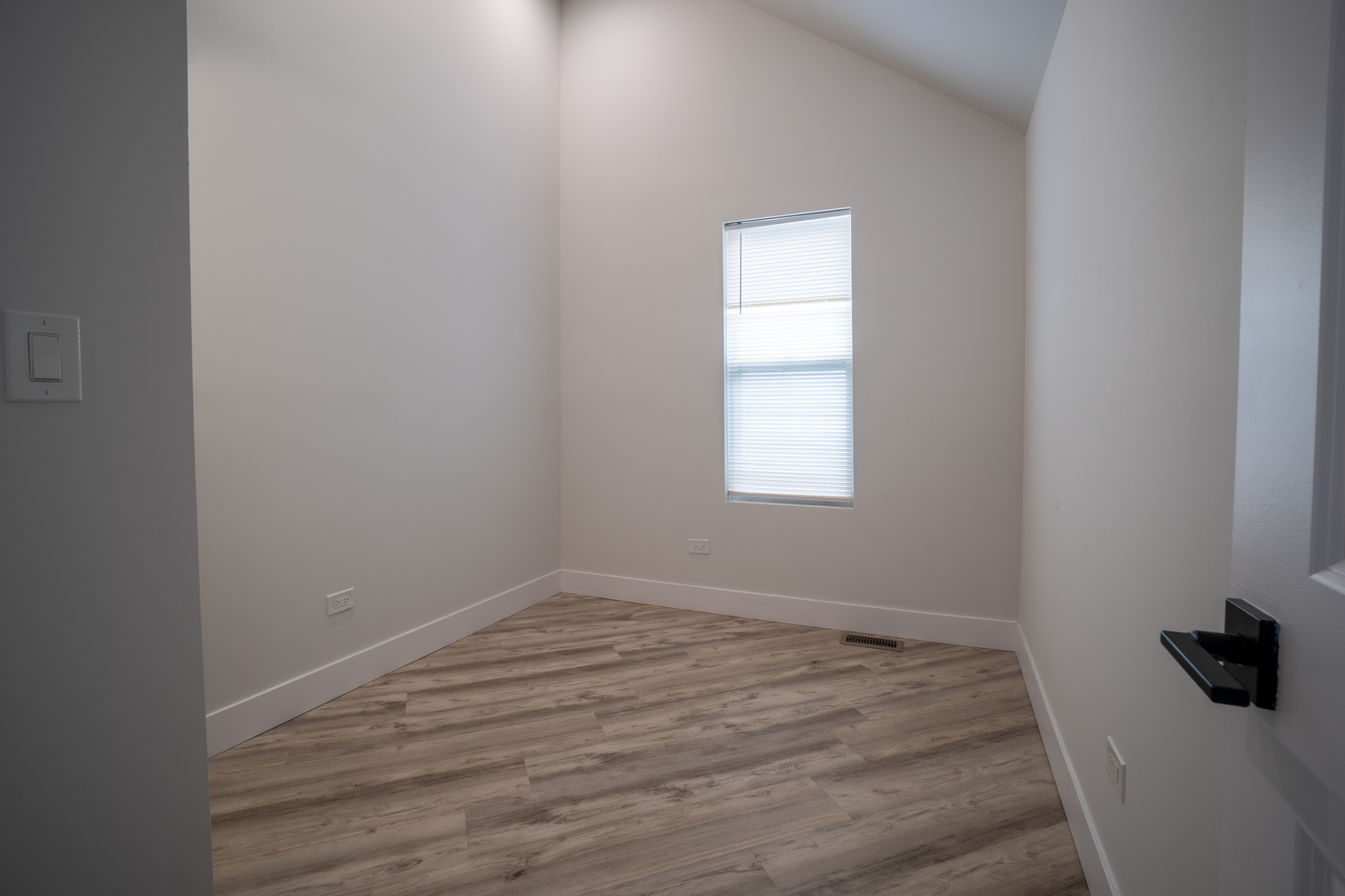 1425 W 16th Street