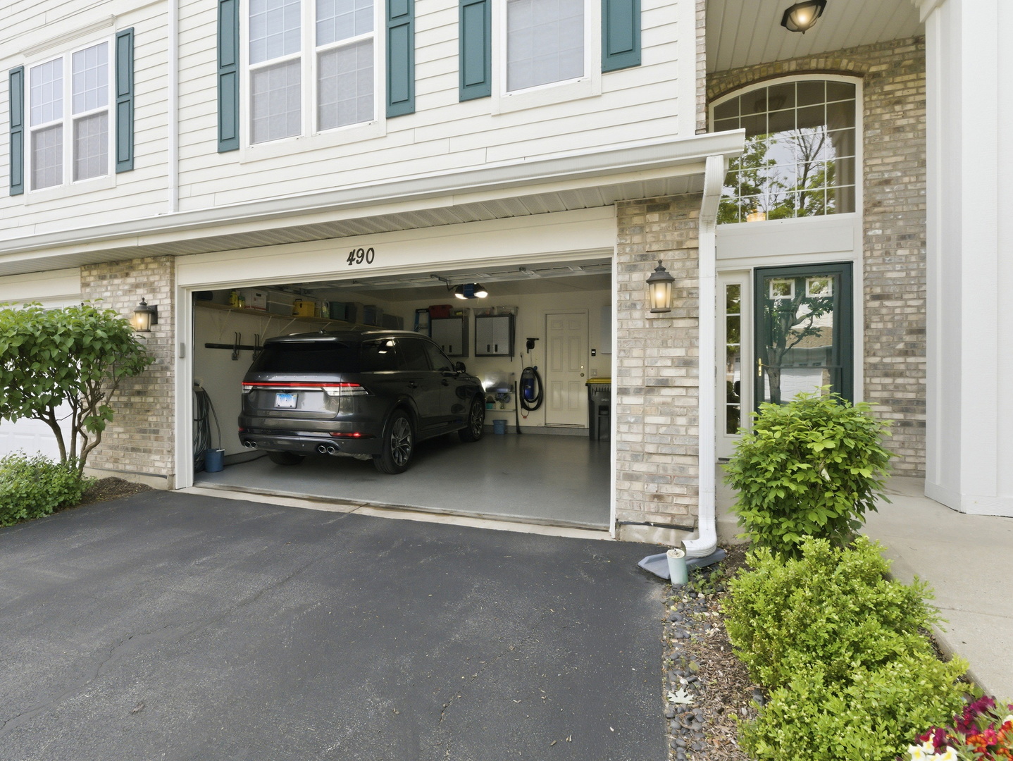 490 Dolton Lane