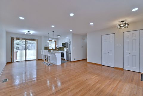 Tiny photo for 714 N Lakeside Drive, Vernon Hills, IL 60061 (MLS # 12589576)
