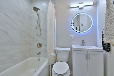 Tiny photo for 714 N Lakeside Drive, Vernon Hills, IL 60061 (MLS # 12589576)