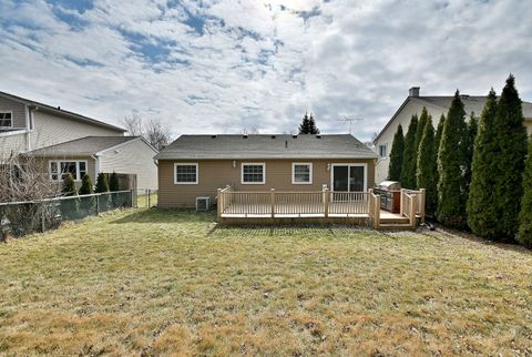 Tiny photo for 714 N Lakeside Drive, Vernon Hills, IL 60061 (MLS # 12589576)