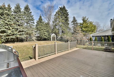 Tiny photo for 714 N Lakeside Drive, Vernon Hills, IL 60061 (MLS # 12589576)
