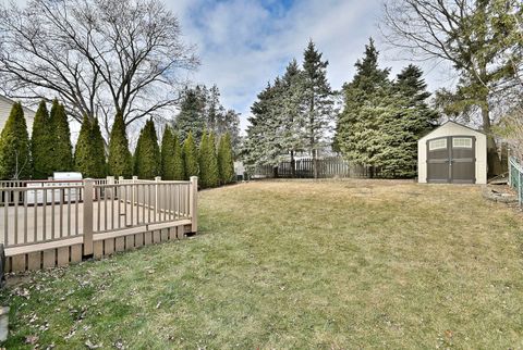 Tiny photo for 714 N Lakeside Drive, Vernon Hills, IL 60061 (MLS # 12589576)